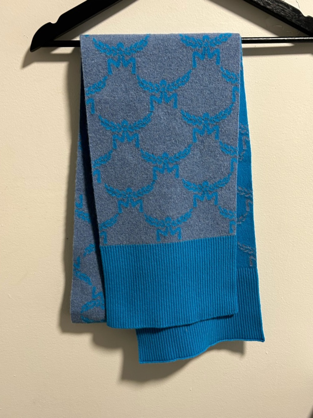 MCM ReversibleBlue Patterned Knit Scarf